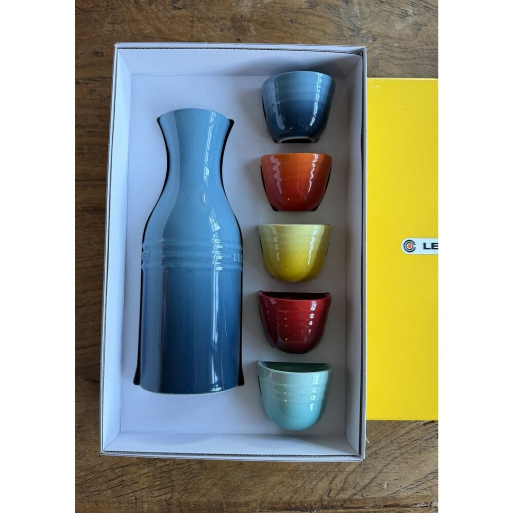 Le Creuset Tokkuri and 5 Ochoko Sake set Rainbow Japan Limited NEW - Picture 4 of 7